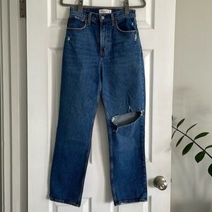 Abercrombie curve love 90’s straight ultra high rise 26/ 2S medium destroy